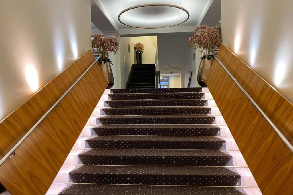 Kreutzwald Hotel Таллин