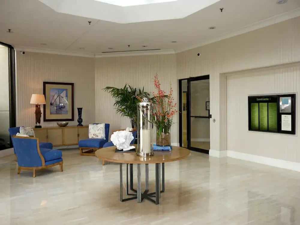 Stylish beachfront condo with spa/pool and ocean views