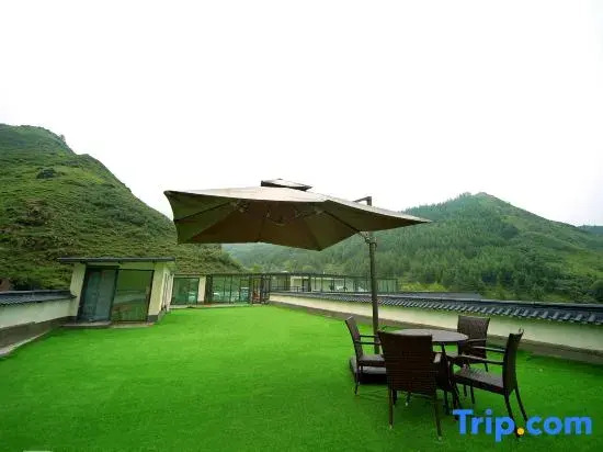 Lux Hotel · Yunju Hotel  in Mingzhai, Wutai Mountain