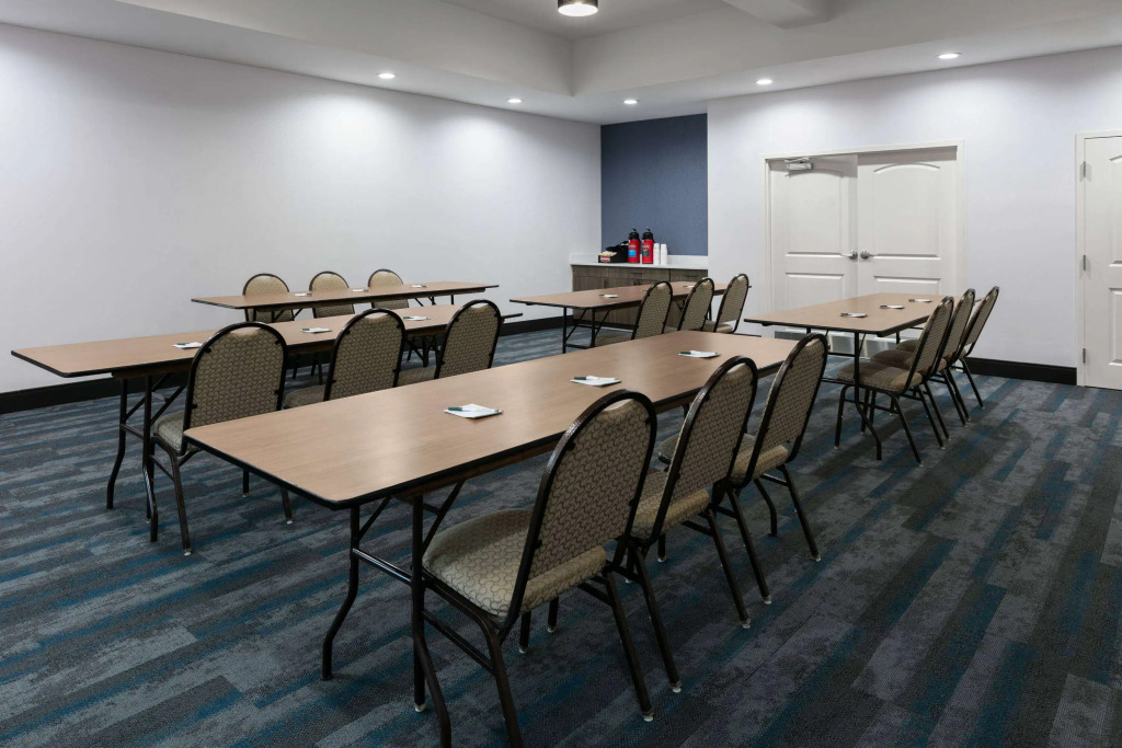 La Quinta Inn & Suites by Wyndham Ft Worth-Burleson