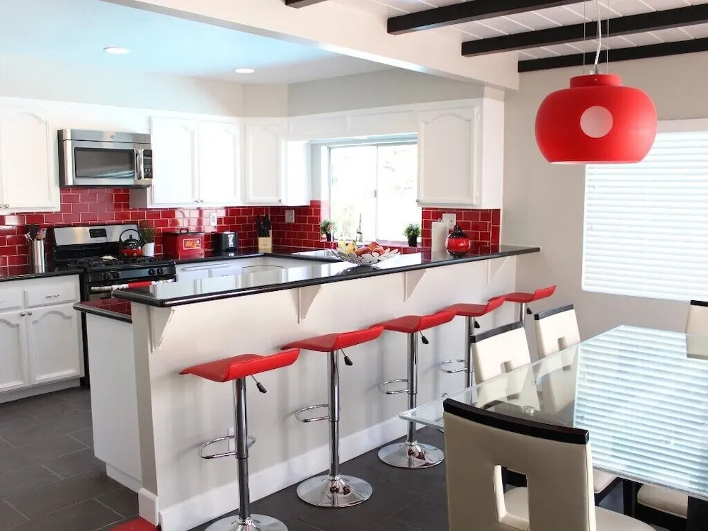 Mickey's House 6 Bedrooms 3 Bathrooms Home