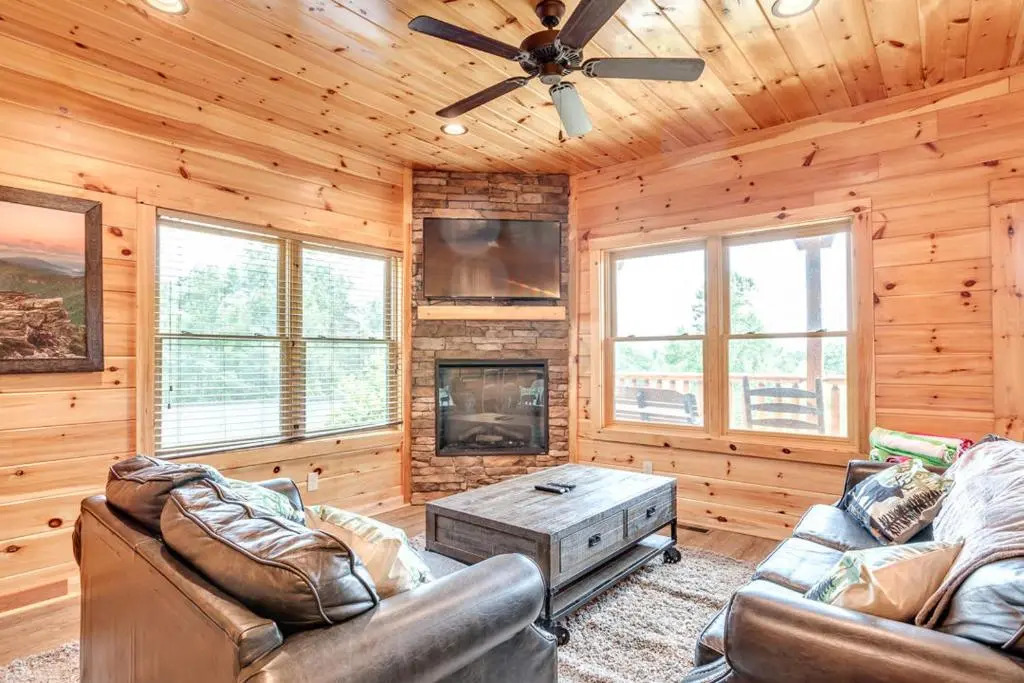 4 Bedroom Cabin for 14