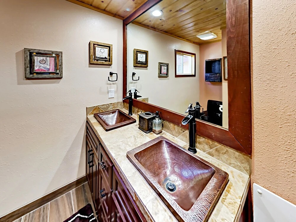 1062 Glenwood Way - 4 Br Home