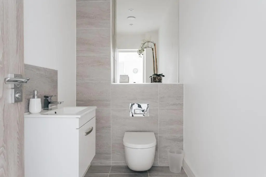 Contemporary Two Bedroom Duplex - Secluded Residence with Parking in a Prime Central Location
