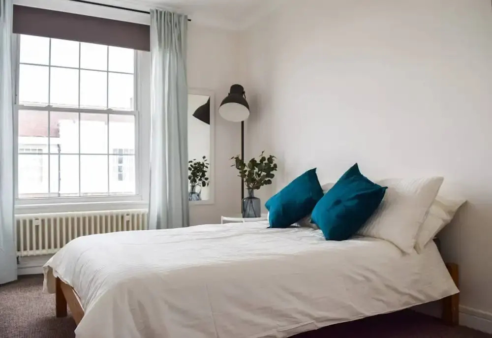 Spacious 4 Bedroom West London Flat