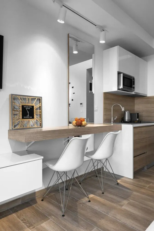 Avenue, Nilie Hospitality MGMT