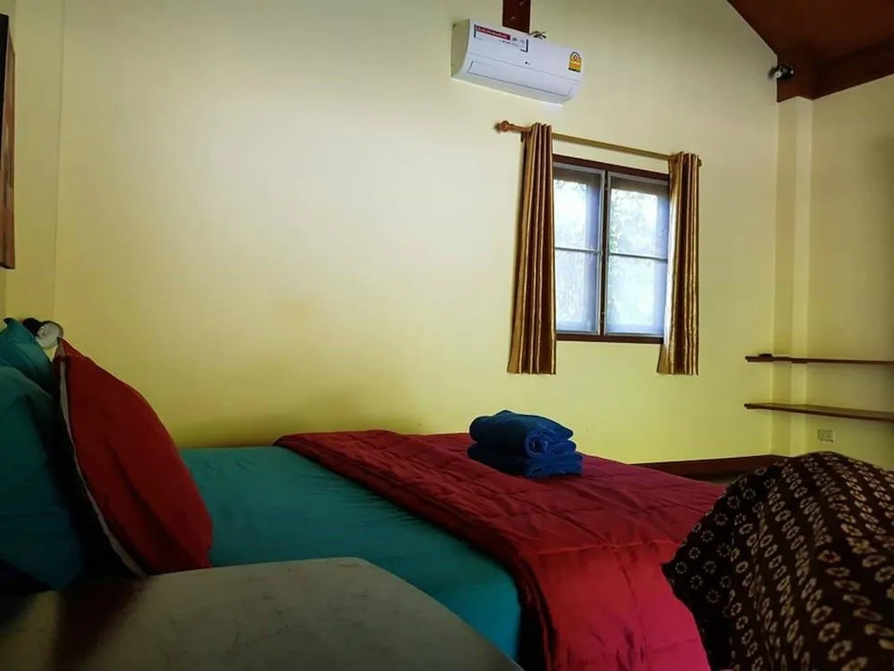 Baan Hinlad Home and Hostel
