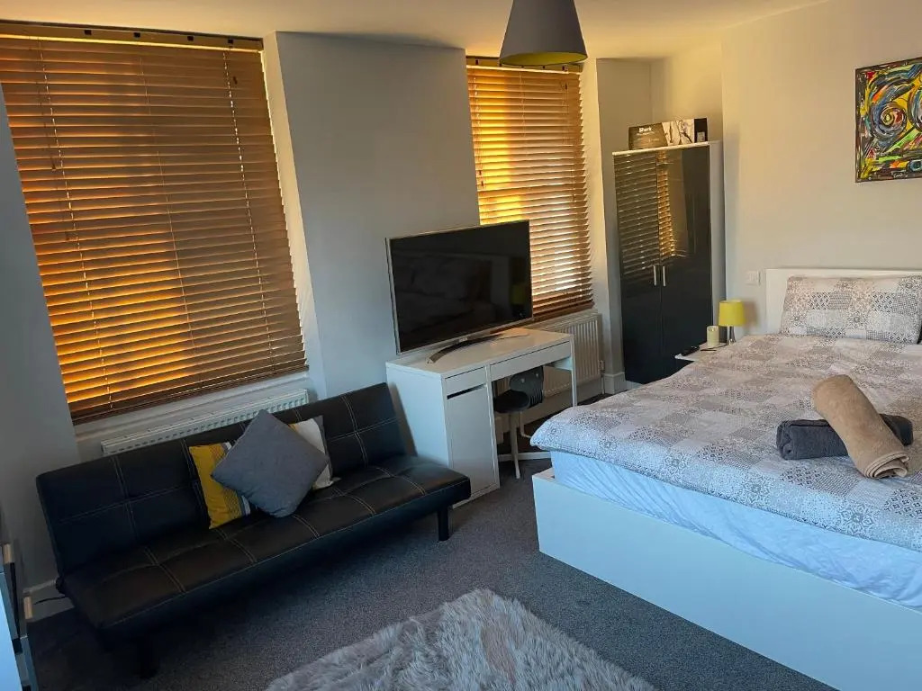 Camden Large 2 Bedroom Flat Guest House