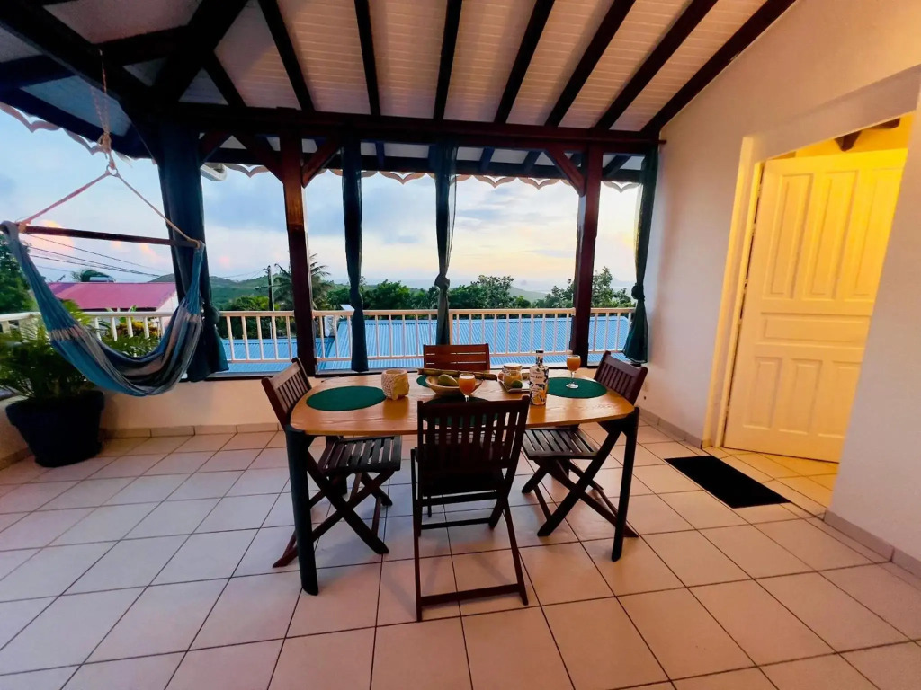Villa T3 duplex paisible avec piscine et vue mer,rocher du diamant