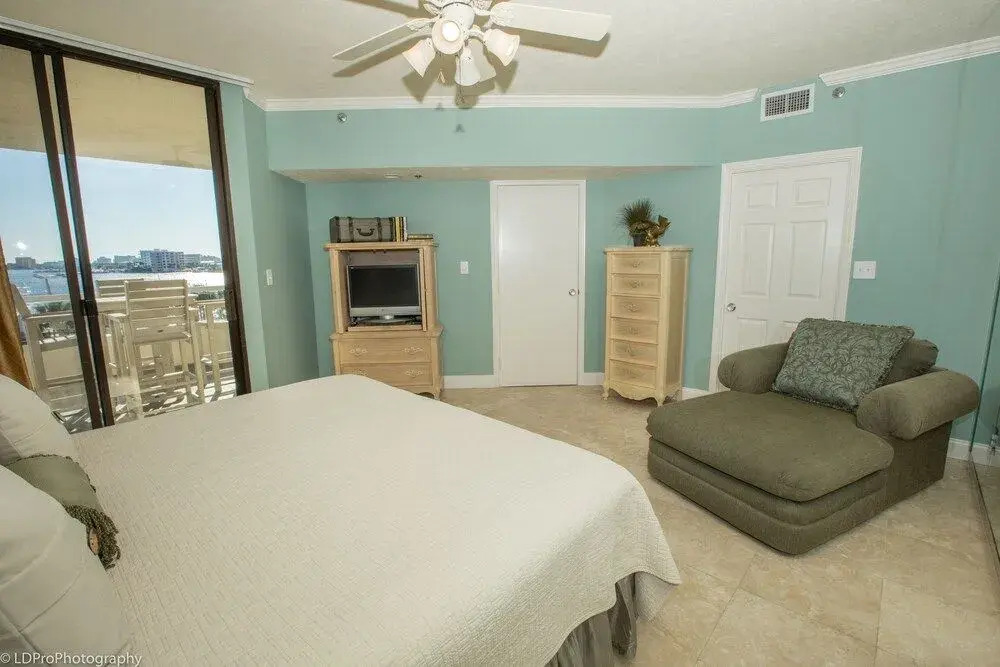 East Pass Towers 304 3 Bedroom Condo by RedAwning