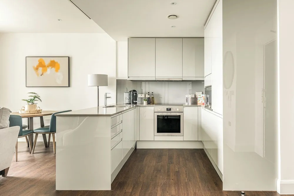Luxury Canary Wharf Apartment with Parking