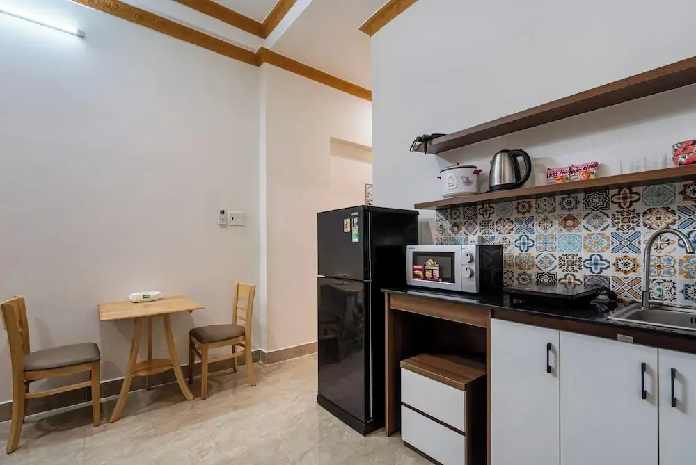 Hearth and Home De Tham