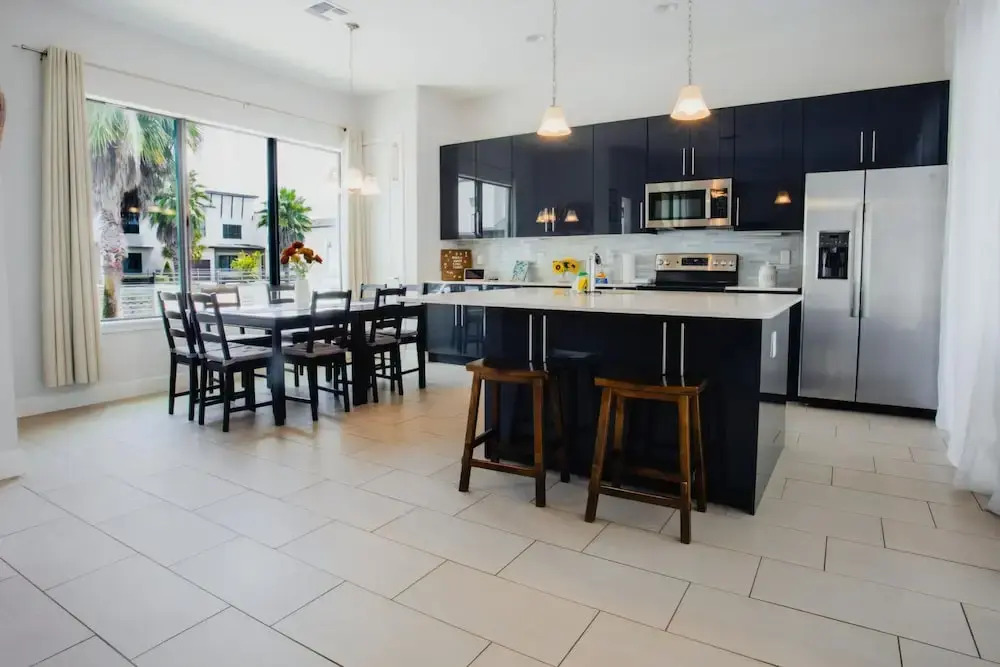 Townhome- 4Bd - Close To Parks Shops