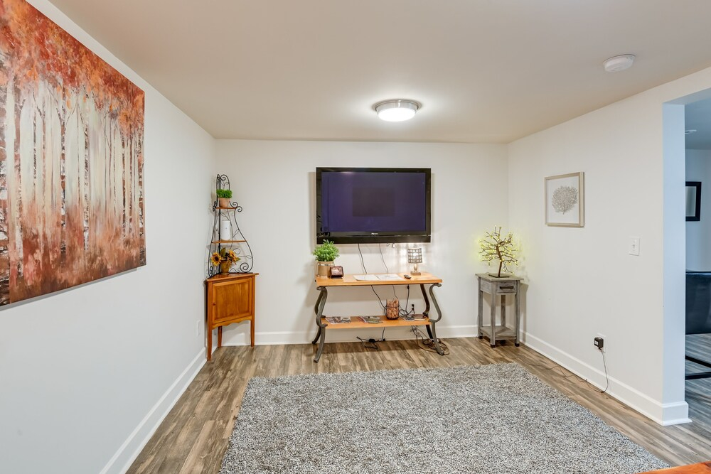 Old Hickory Hideout: Charming Apt w/ Deck!