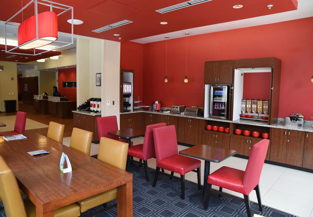 TownePlace Suites by Marriott Lawrence Downtown