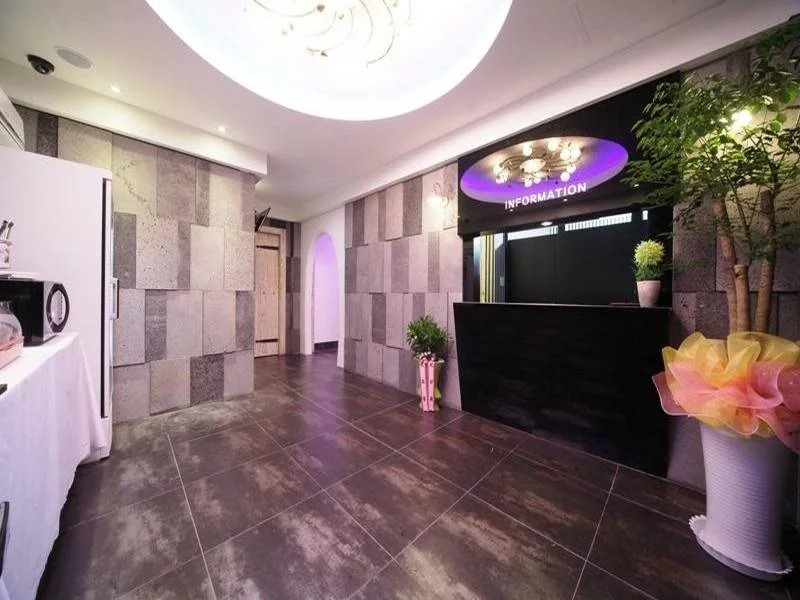 Candy Hotel