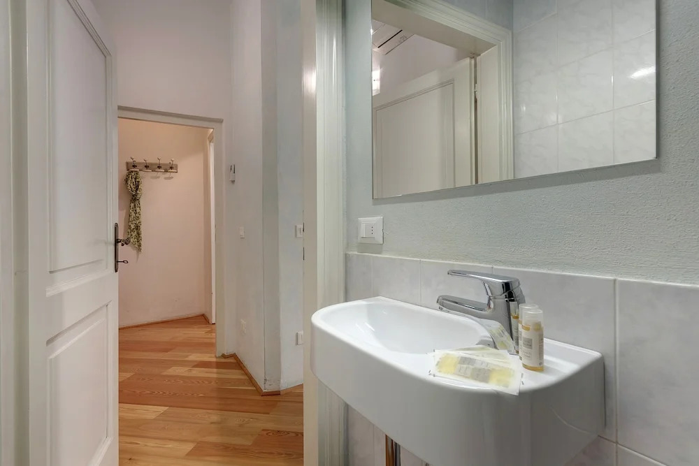 San Lorenzo Apartment by Mamo Florence