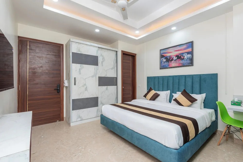 FabHotel Comfort N Stay - Huda City Centre Metro