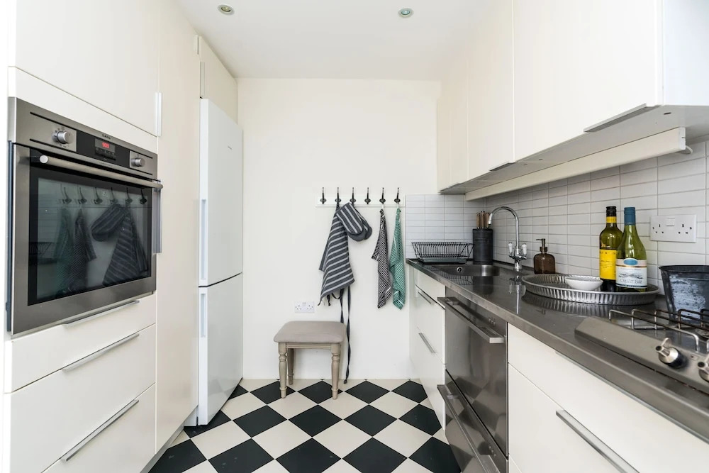 3BD Mews House with Courtyard in Kew