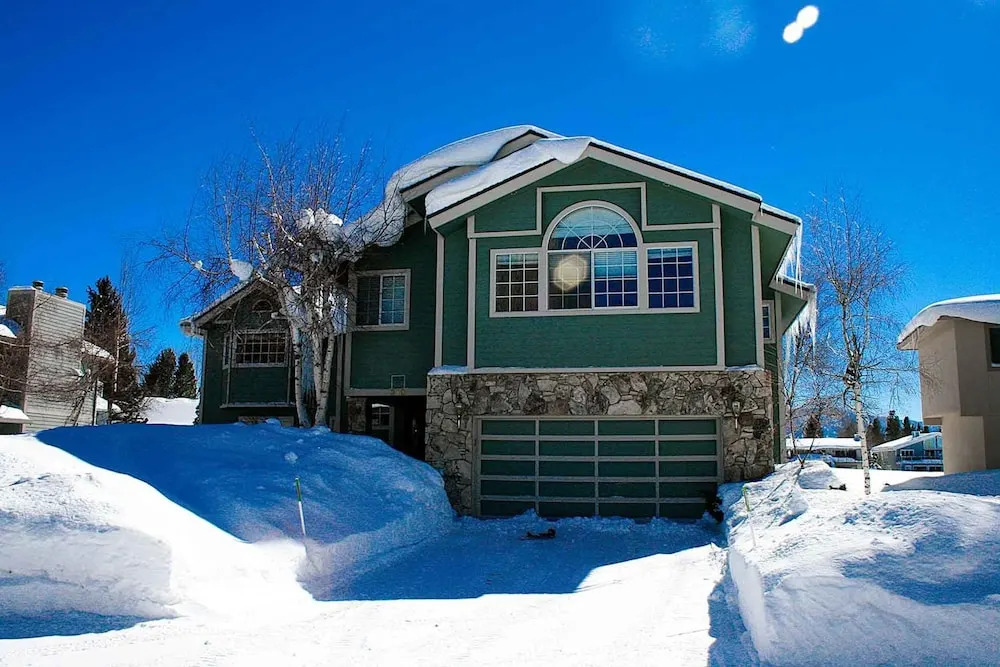 Beach Drive Beauty by Lake Tahoe Accommodations