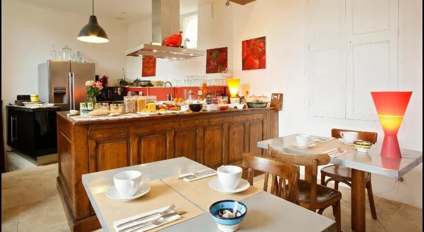 La Maison Rouge dUzes B&B