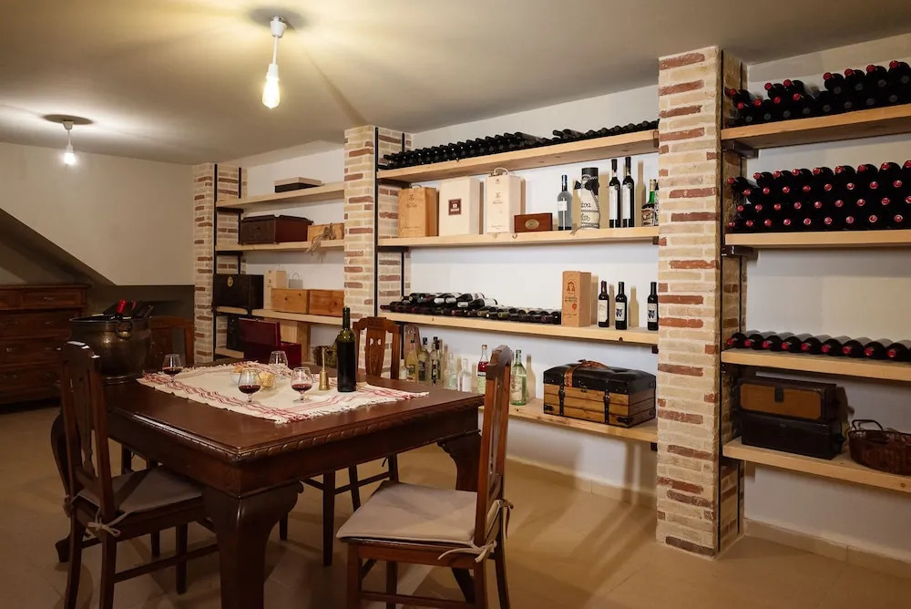 Villa - Sleeps 10 - Pool - Parking - Pool Table