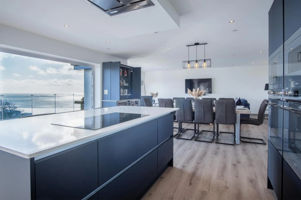Sunrise - 5 Bedroom Holiday Home - Pendine