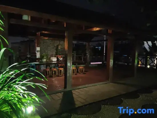 Shuangjiang Yueya Alley Leisure Hotel