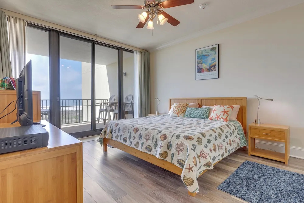 Beachfront Dauphin Island Condo w/ 2 Pools & Sauna