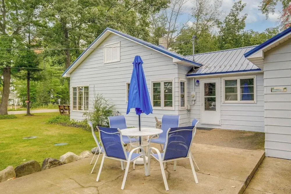 Rapid City Cottage w/ Patio Near Beach Access!