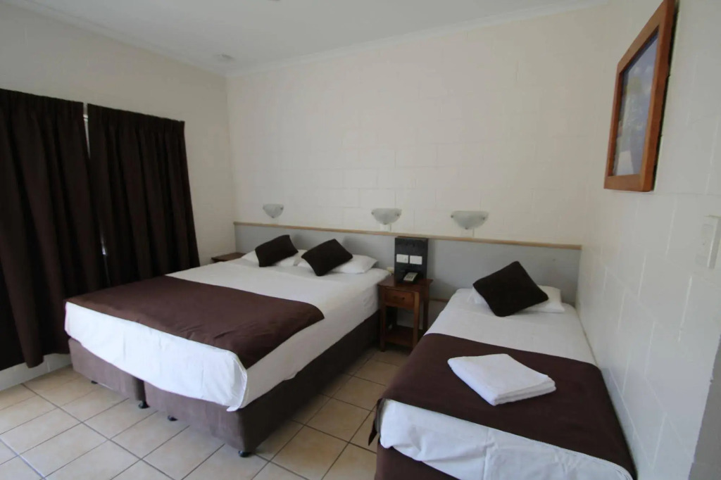 Colonial Rose Motel