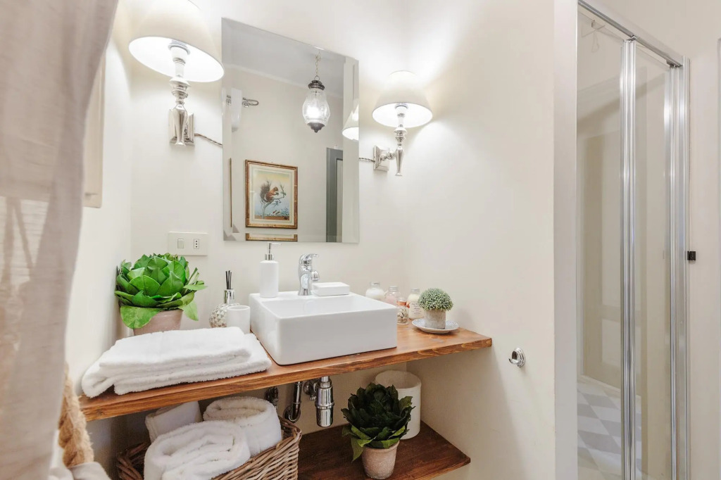 Casa Uccia in Lucca With 1 Bedrooms and 1 Bathrooms