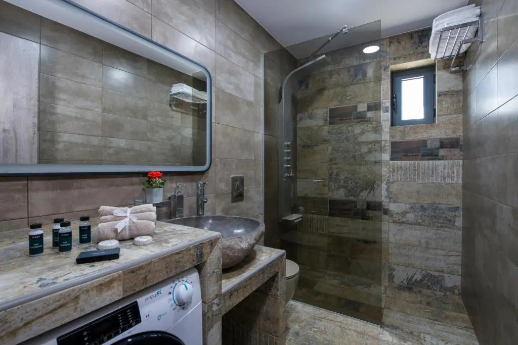TWINS HOME LUXURY SUITES