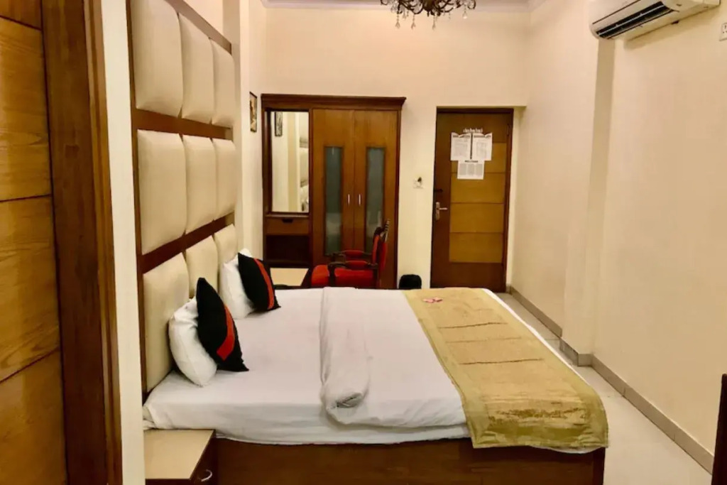 Vivek Hotel