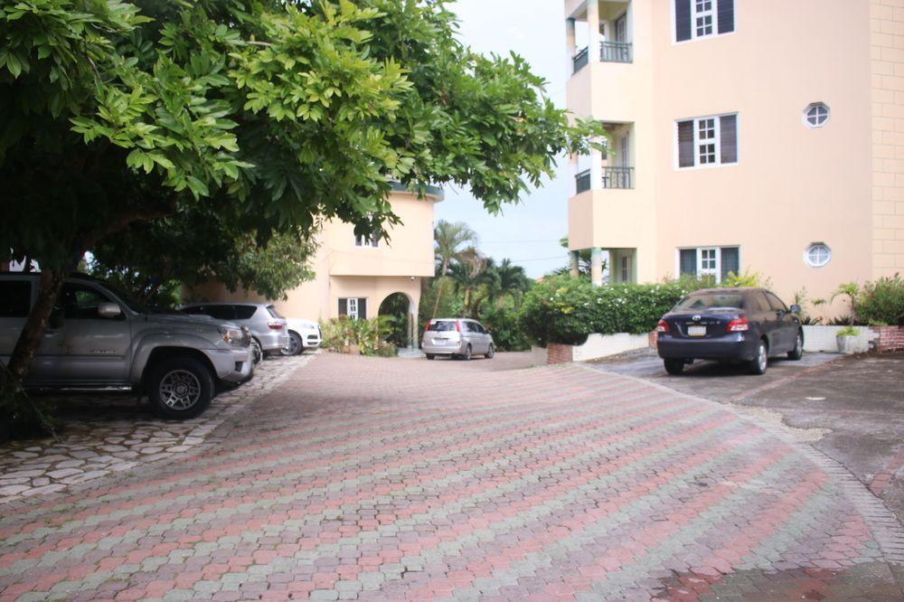 8 BR Waterfront Villa - Ocho Rios