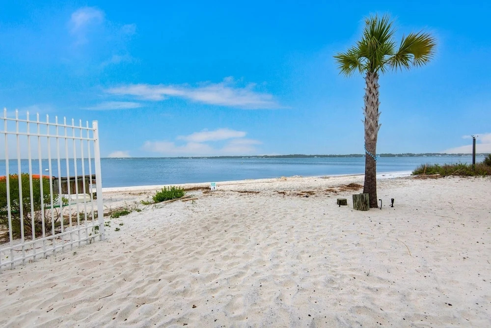 Bay Side 4 Bedroom Home by RedAwning