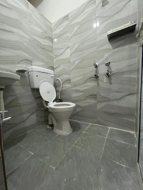 HOTEL SWASTIK "free pick up from station & airport"