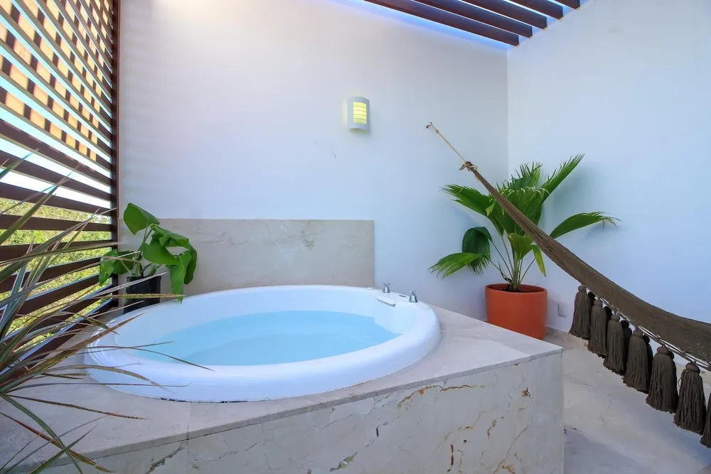 Resort Amenities Penthouse by Olahola