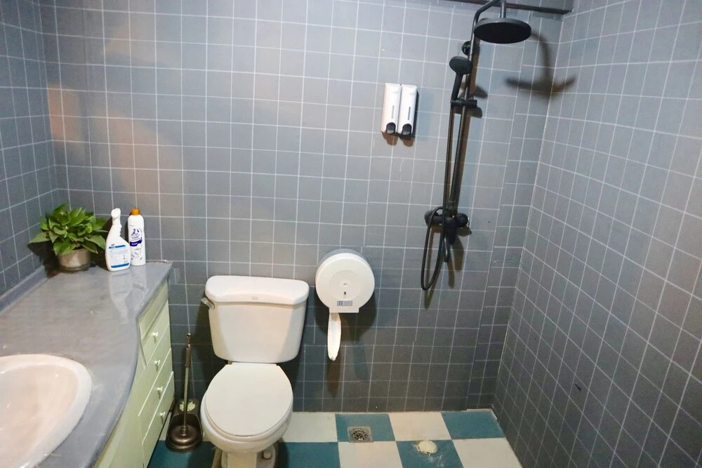 Qing Apartment Family Theatre