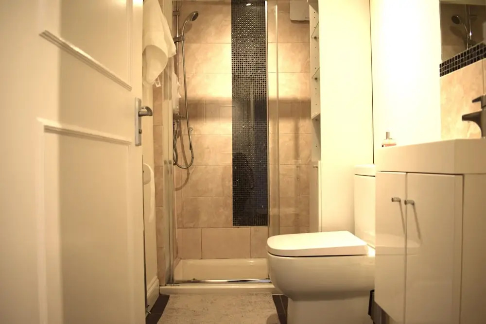 Modern 2 Bedroom Apartment in Queen's Park