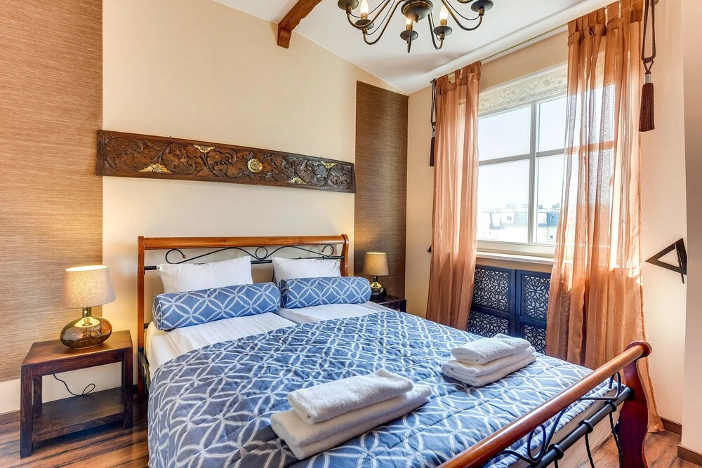 Lion Apartments -Colonial