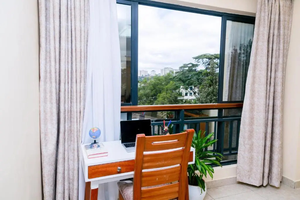 Kobe's luxurious 2bedroom with a gym and a city view