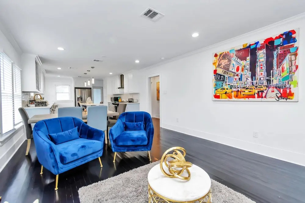 Historical Cozy Home in the Houston Heights Near Downtown, Midtown Galleria