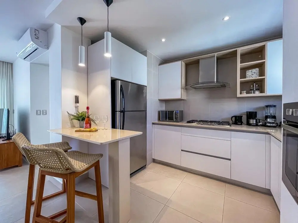 Luxury 2 bed Condo Just Steps From the Beach
