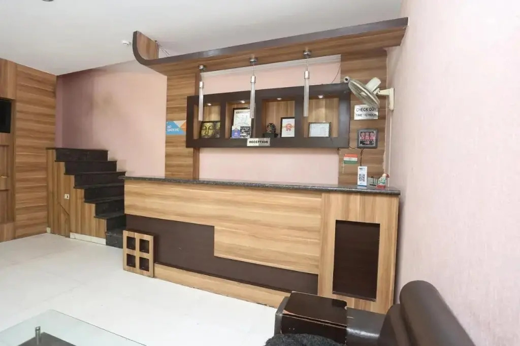 Hotel Nuova By OYO Rooms