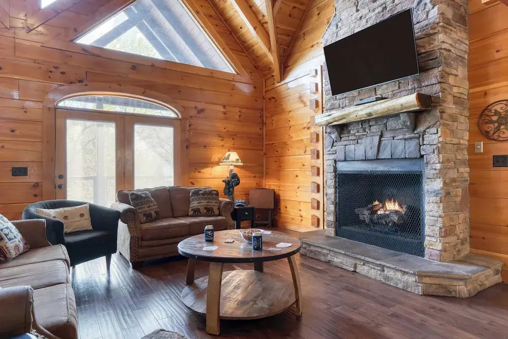 Alpine Mountain Lodge by Avantstay Sleeps 19 Luxury Cabin Game Room, Hot Tub Dollywood