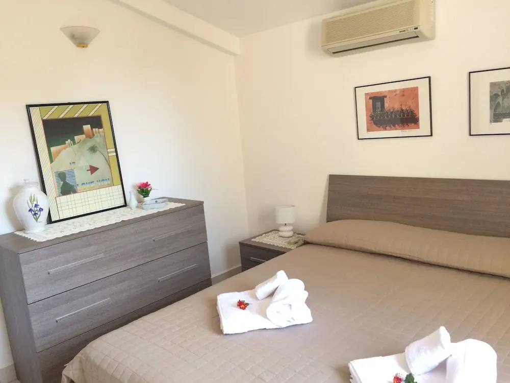 Royal Bay Apartment - Villa in Cefalu With Private Access to the sea