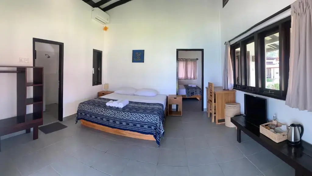 Balong Balong Surf Bungalows & Restaurant