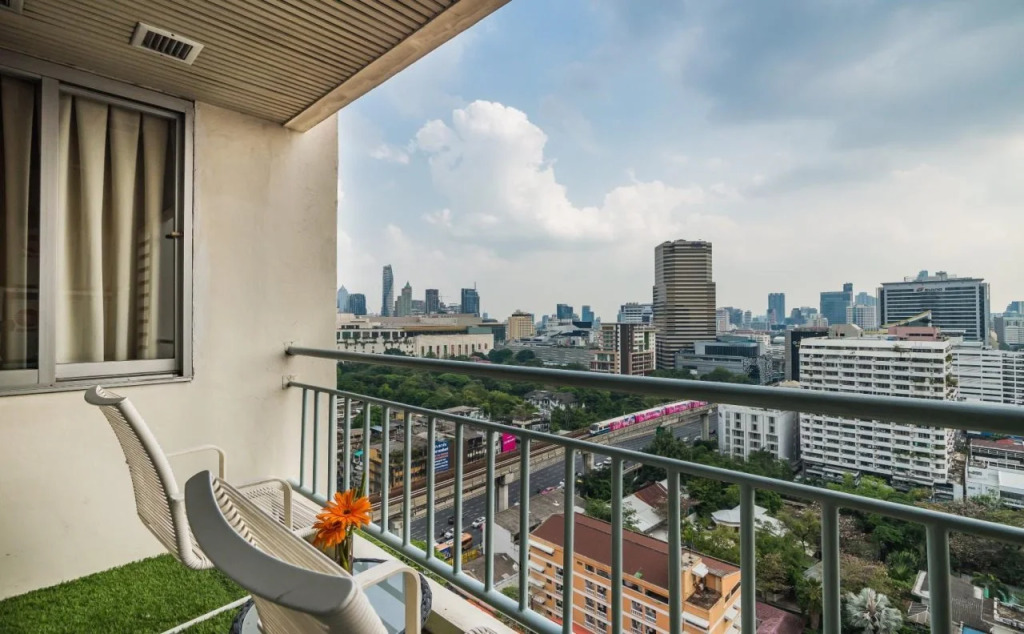 Evergreen Place Siam by UHG