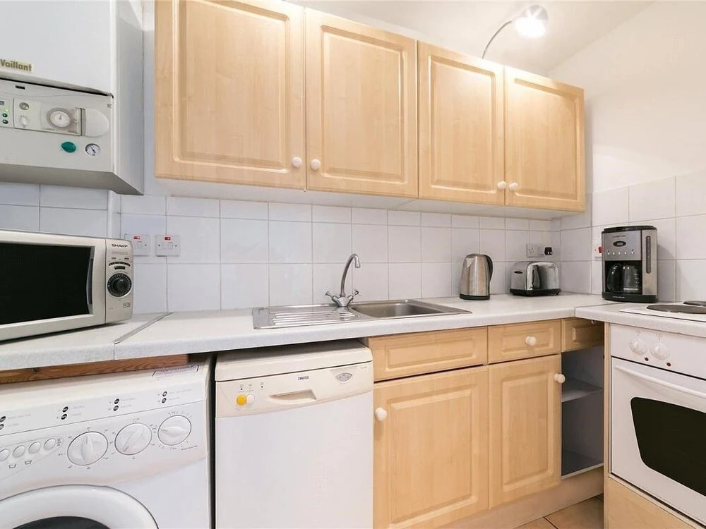 Piccadilly Circus - London Regent Apartments